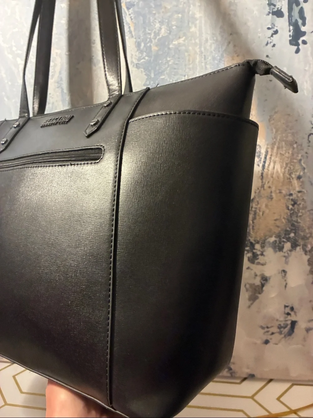 EUC Kenneth Cole Reaction Black Smooth Leather Shoulder Tote